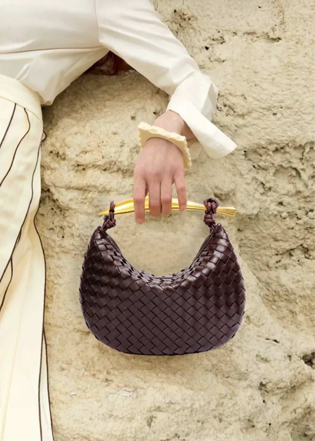 Alejandra | Borsa Donna Intrecciata con Manico Dorato